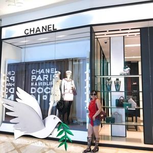 Meet your Posher, Luna